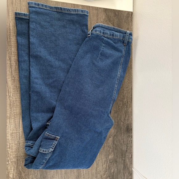 Straight-Leg Women's Cargo Jeans in Blue - Picture 2 of 3